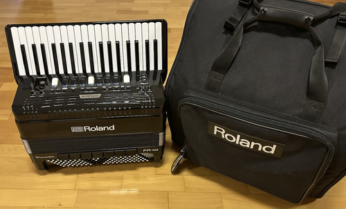 Roland v accordion - fr-4, v-accordion