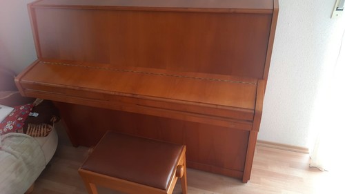 Gebrauchtes piano der marke - gebrauchtes,